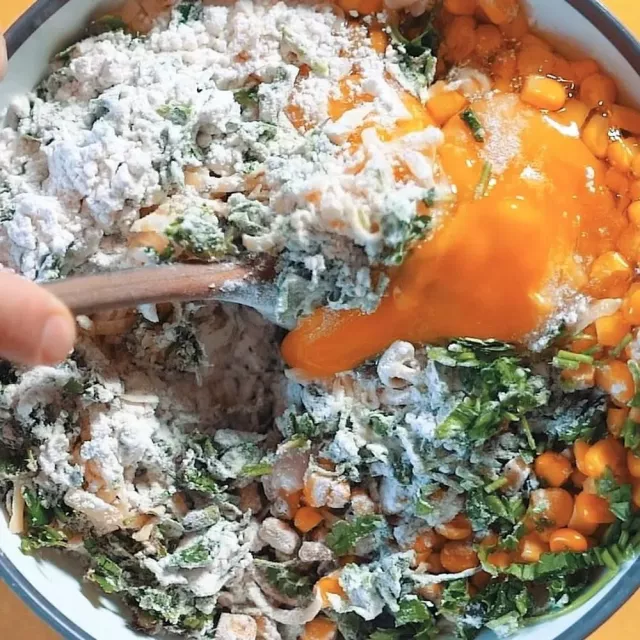 Հավով և եգիպտացորենով տապակած կոտլետներ